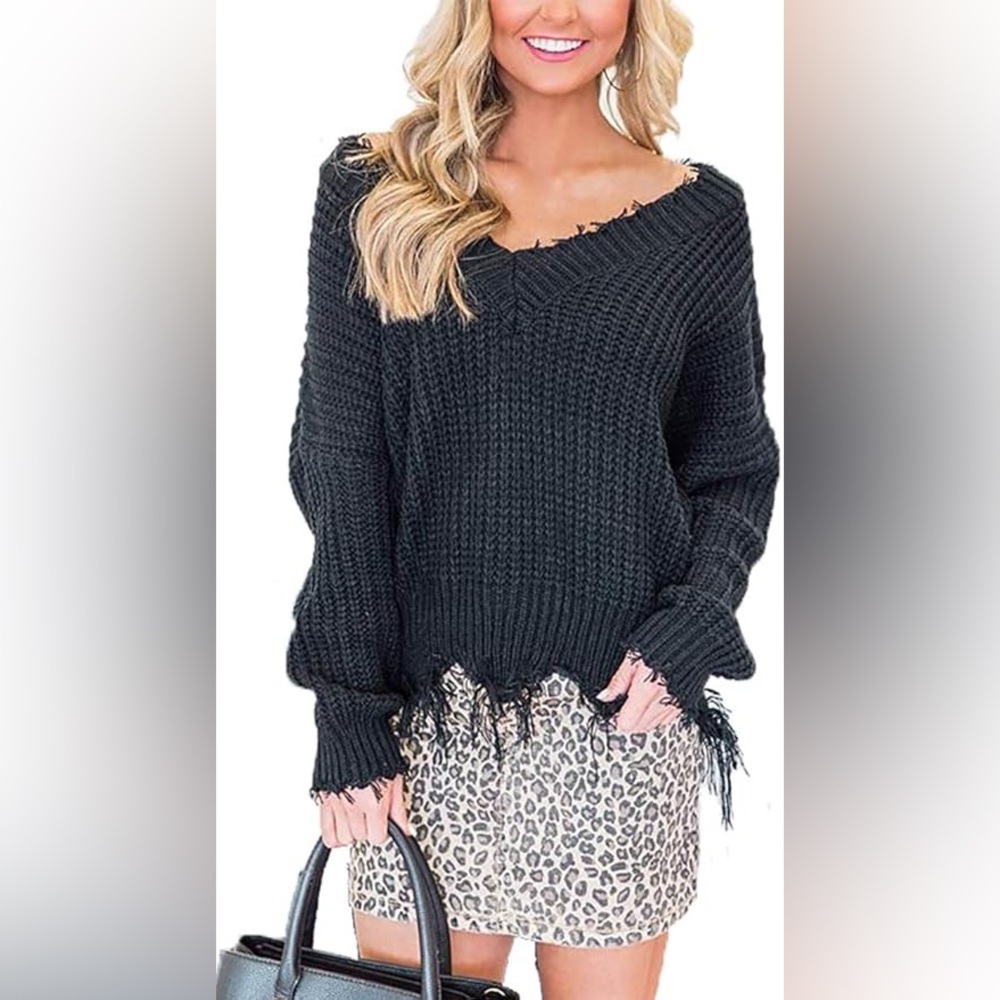 ❤️ Jagged Edge Distressed Sweater